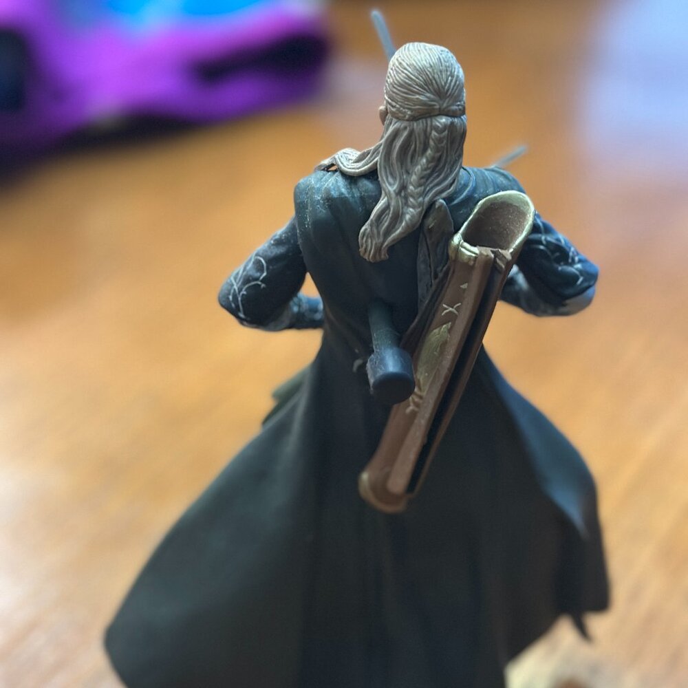 Lord of the Rings Legolas Dagger Throwing Action Figure Return of the King